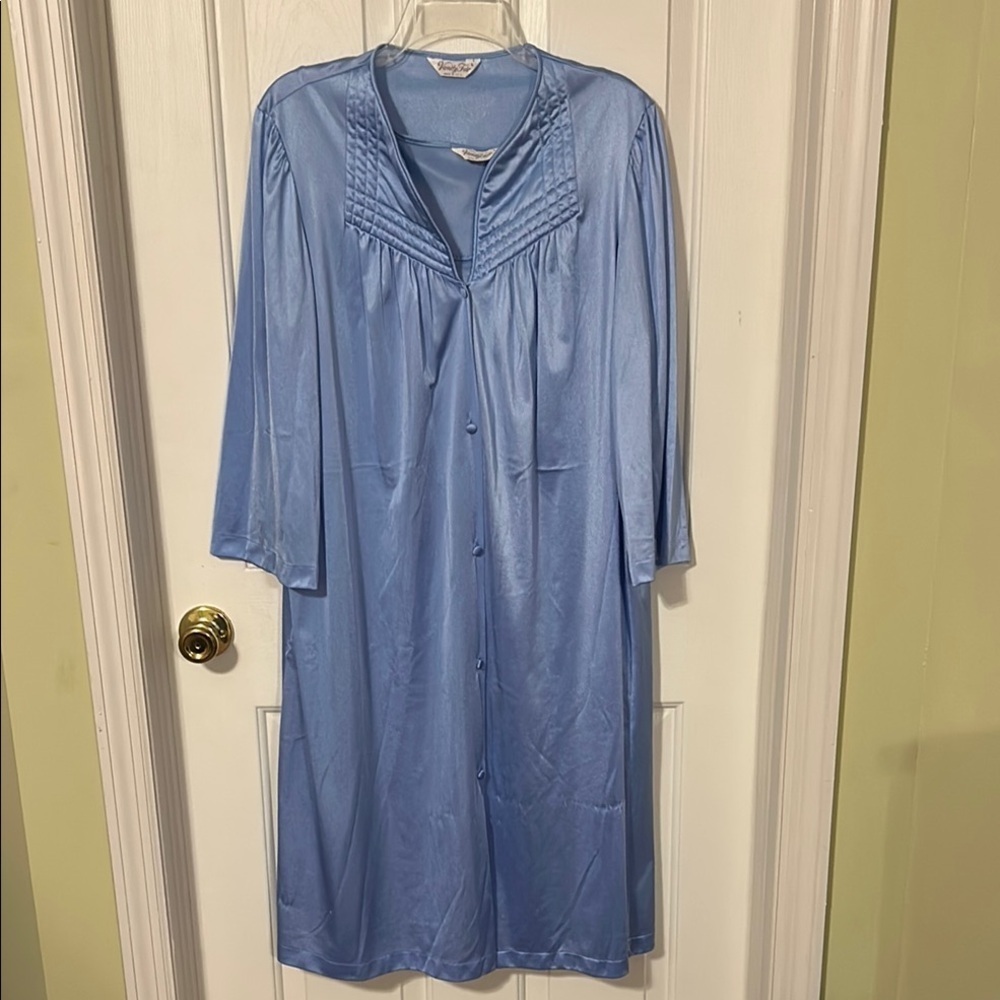 Vanity Fair Blue Women's Robe and Nightgown. Size L. Good condition